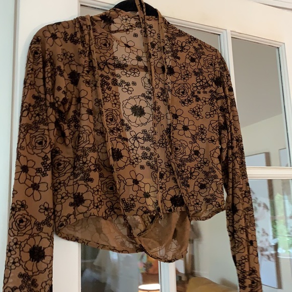 Gorgeous brown floral wrap around string waist surplice top - Picture 9 of 9